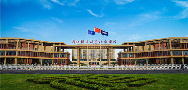 大學(xué)校志：校名、校標(biāo)、校訓(xùn)、?；?、校旗、校歌