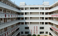 文化標(biāo)識(shí)：校名題寫 / ?；赵O(shè)計(jì)