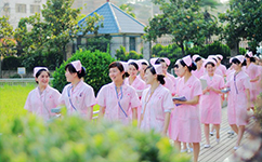 文化標(biāo)識：校名題寫 / ?；赵O(shè)計(jì)