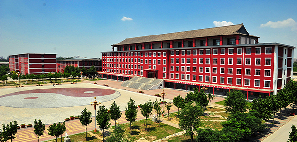 大學(xué)校志：校名、校標(biāo)、校訓(xùn)、?；?、校旗、校歌